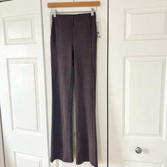 NWT Lululemon Ribbed Softstreme Flared Pant Leggings Espresso Brown Size 2 - Picture 2 of 9